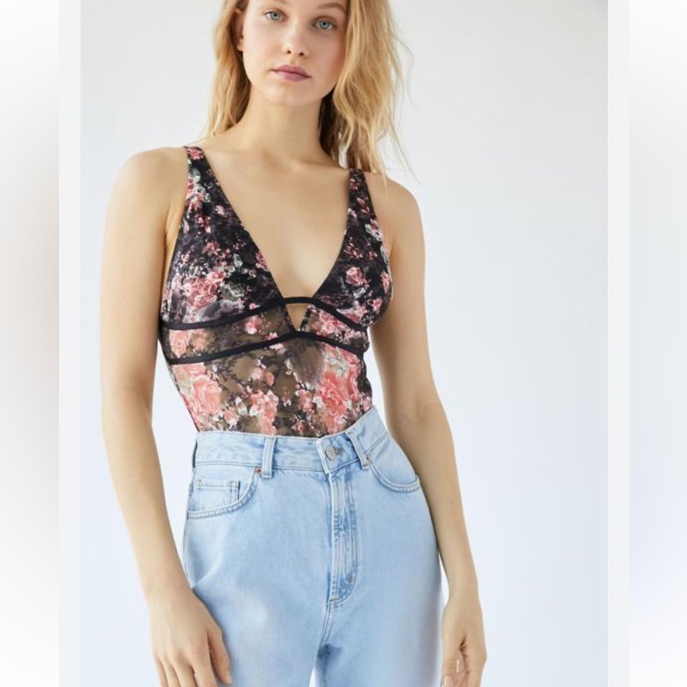 Out From Under Floral Mesh Lace Plunge Bodysuit Urban‎ Outfitter Size Medium